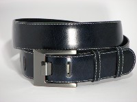 Lady belts - Classic Lady belts - 14411511 / 40, èrni nikelj saten Klasièni ženski usnjeni pasovi so sestavljeni iz dveh plasti. Ženski usnjeni pasovi so izdelani iz govejega usnja, serija 020000. Usnjeni pasovi izvedbe premium so  podloženi s pravim usnjem, v izvedbi klasik so ženski pasovi podloženi s plastjo iz recikliranega usnja.